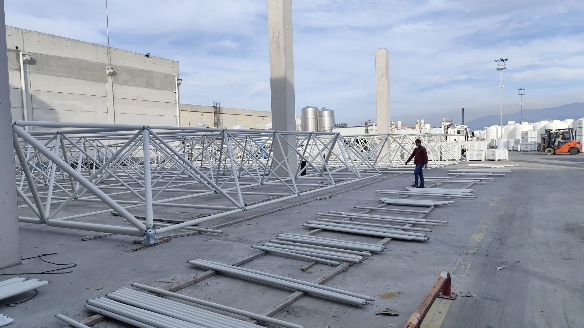 ZEYTİN OSB UZAY ÇATI SUNDURMA YAPILMASI